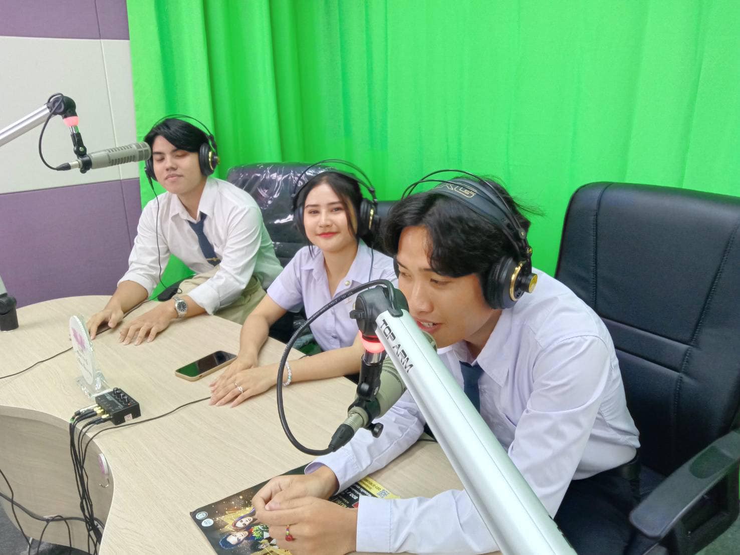 11 ก.ย. 66 ผศ.ประกายดาว พันธ์พิพัฒน์ และ อ.ศิโรรัตน์ พลไชย นำนักศึกษาสาขาวิชานิเทศศาสตร์ ชั้นปีที่ 1 ศึกษาดูงาน ณ สถานีโทรทัศน์ NBT และสถานีวิทยุกระจายเสียงแห่งประเทศไทย จังหวัดอุบลราชธานี