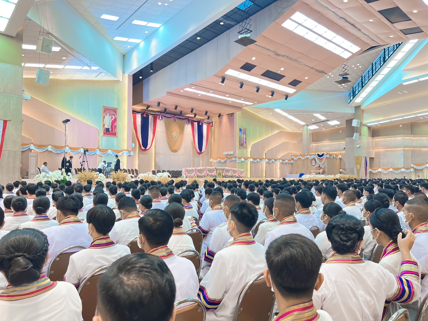 8 ก.ย. 66 ผู้ช่วยศาสตราจารย์ ดร.หทัยรัตน์ ไชยสัตย์ คณบดีคณะบริหารธุรกิจและการจัดการ พร้อมด้วยผู้บริหาร คณาจารย์ ปฏิบัติหน้าที่ในพิธีพระราชทานปริญญาบัตร 