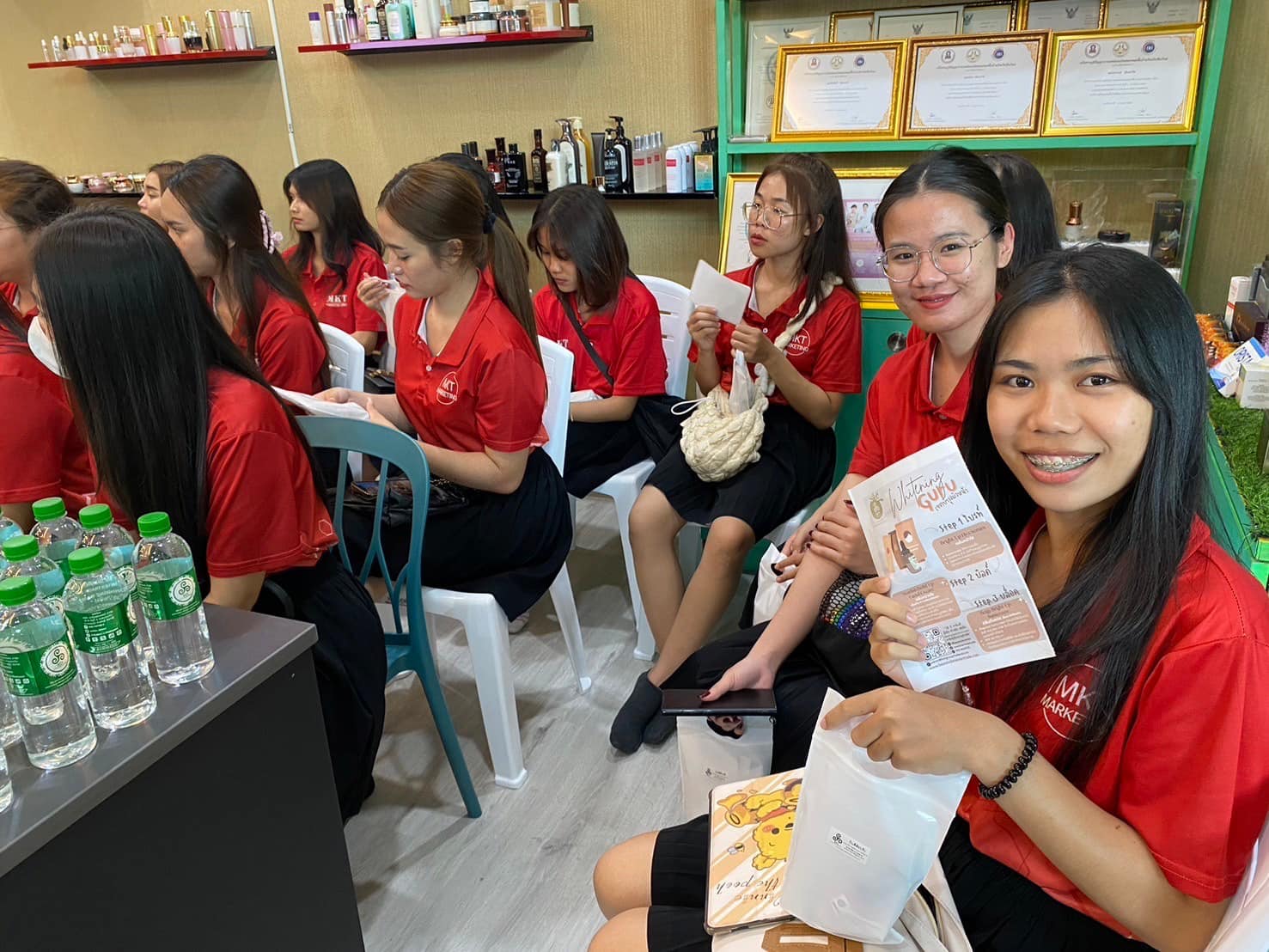 Marketing field study @ บริษัท บิวตี้ ดาราอินเตอร์เทรด จำกัด  บริษัท OEM ชั้นนำ ที่มุ่งเน้นการทำธุรกิจอย่างมีจริยธรรม ทำให้เราได้เรียนรู้การตลาด  การทำธุรกิจ B2B ผ่านการสร้างตัวตน (Personal Branding)  
