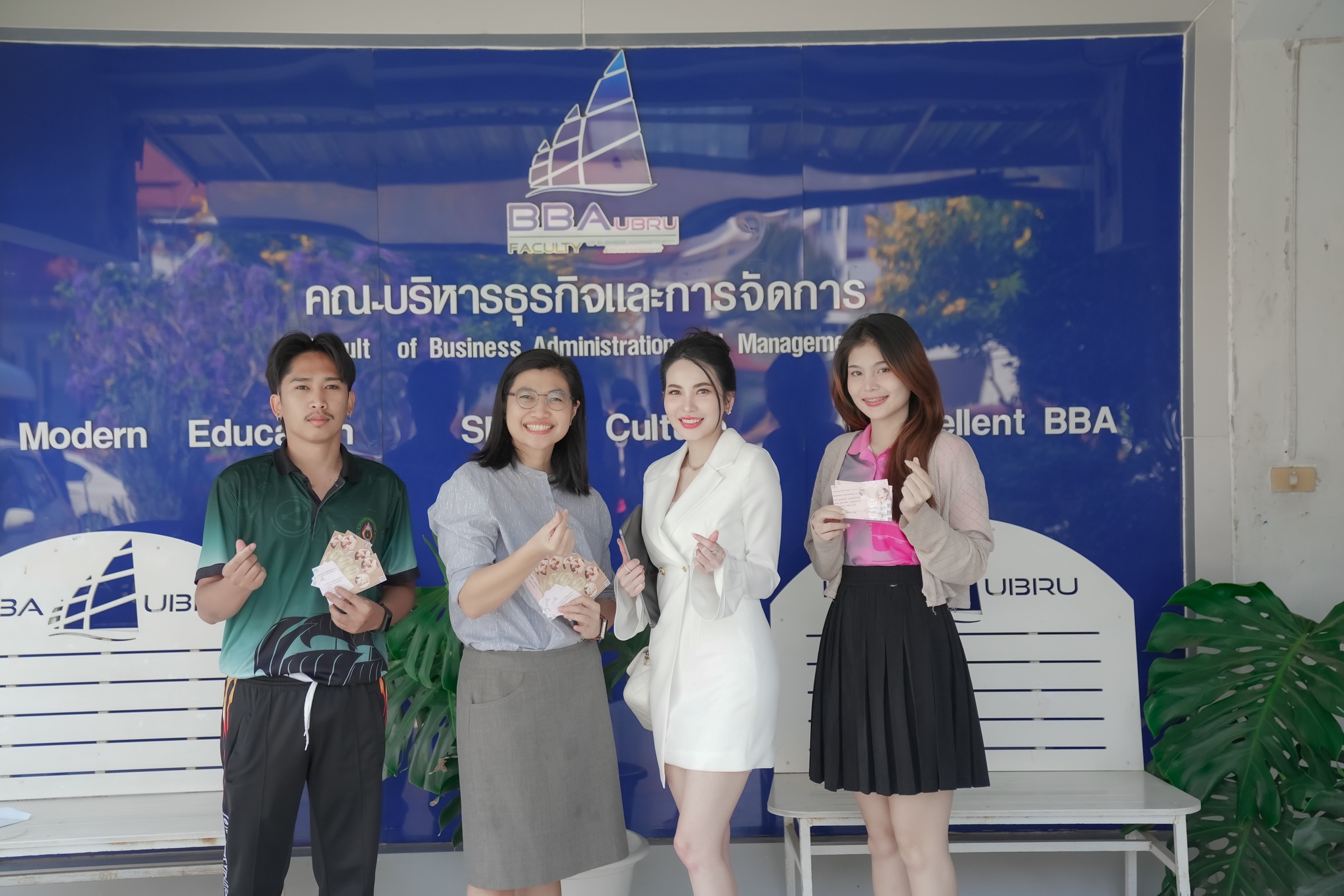 วันที่ 14 ก.พ. 67 รศ.ดร.ประนอม  คำผา คณบดีคณะบริหารธุรกิจและการจัดการ และ ผศ.ดร.ฐิติพร อุ่นใจ รองคณบดีฝ่ายวิชาการ ร่วมต้อนรับ คุณณภัชชา ณิศาณฐมณ  (พี่อิ๊งค์) ตำแหน่ง ผู้จัดการ  DAC Clinic ศิษย์เก่าหลักสูตรบริหารธุรกิจมหาบัณฑิต สาขาวิชาการจัดการ (MBA) คณะบ
