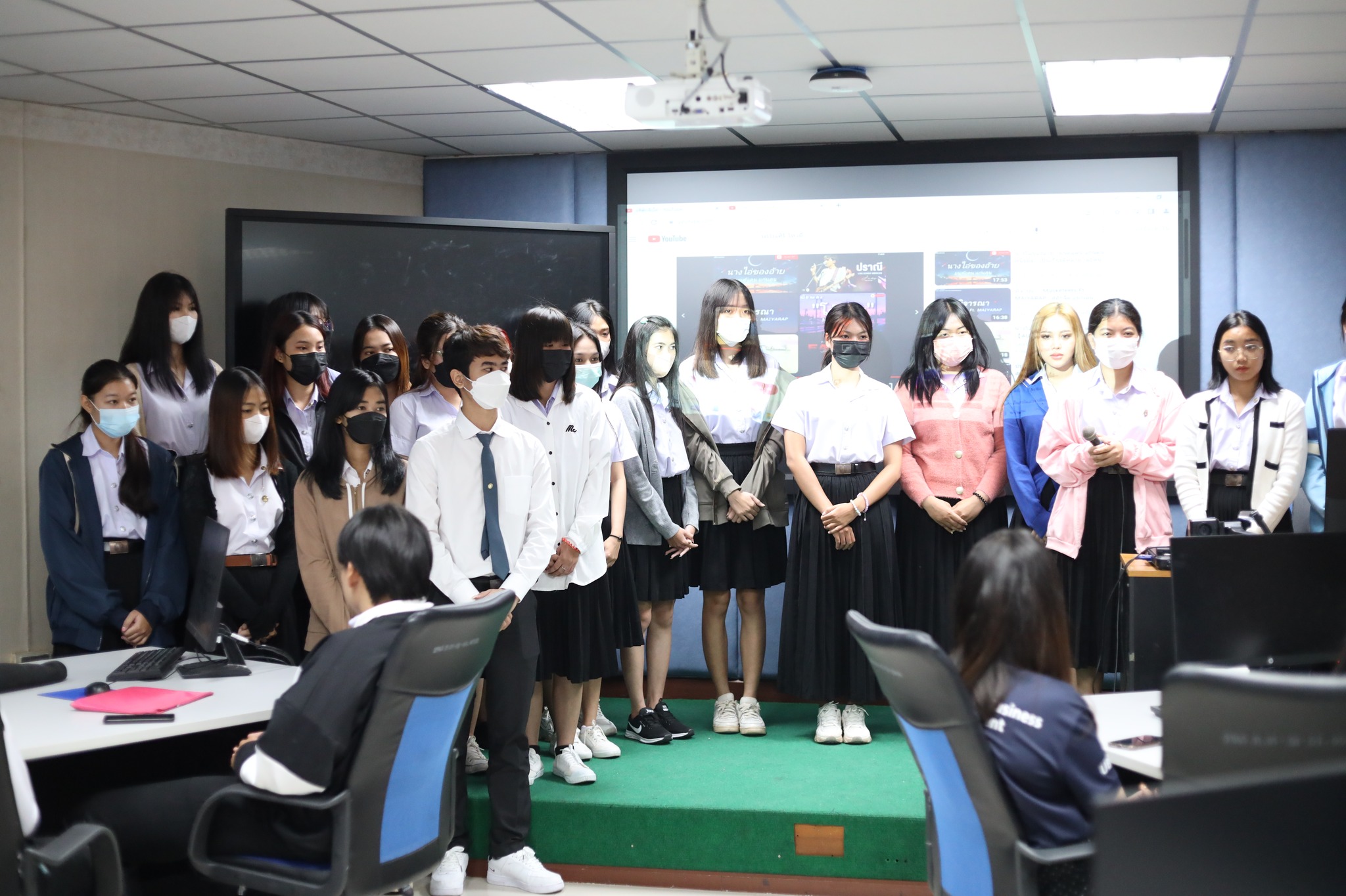 วันที่ 8 พ.ย 65 ณ คณะบริหารธูุรกิจและการจัดการ มรภ.อบ:IBM Show Case :การจัดการธุรกิจระหว่างประเทศ การทำธุรกิจเพื่อส่งออกไปยังต่างประเทศ สมัยนี้มันเริศศ... ฮู้ยู้บ่ การที่มีธุรกิจเป็นของตัวเองและมีวิธีการจัดจำหน่ายในต่างประเทศ เราก็สอนนะ!!  
