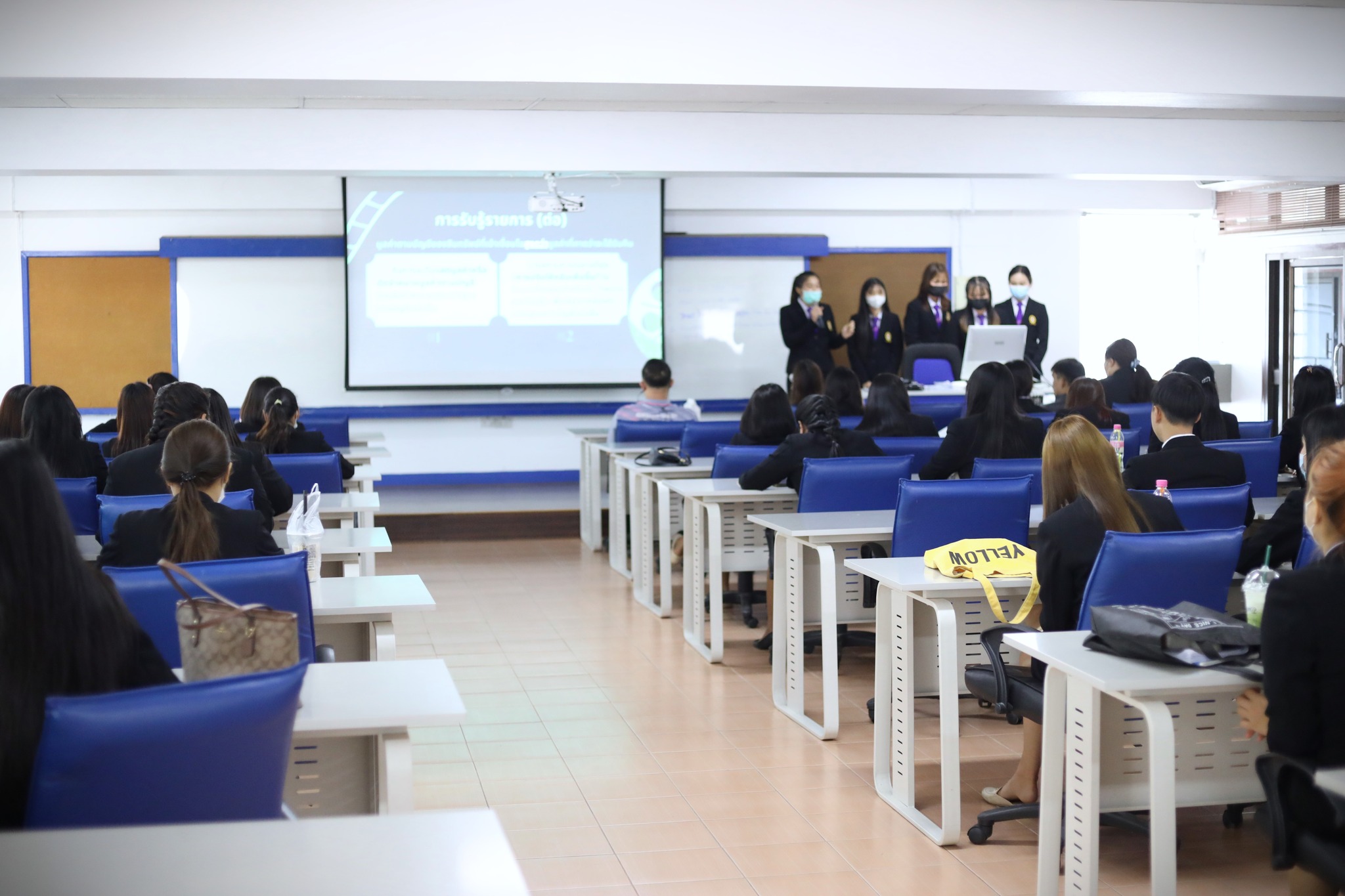 วันที่ 9 พ.ย 65 ณ คณะบริหารธูุรกิจและการจัดการ มรภ.อบ:ACC Show Case : สาขาวิชาการบัญชีและหลักสูตรบัญชีบัญฑิต... ต่างกันอย่างไร? ทำไม.? ทุกองค์กรต้องมีนักบัญชี เรียนที่คณะบริหารฯ ค่าเทอมแพงไหม..? อยากบอกว่าถูกสุดในย่านนี้แล้วจ้าา...เรียนใกล้บ้าน หลักสูตรฯ 