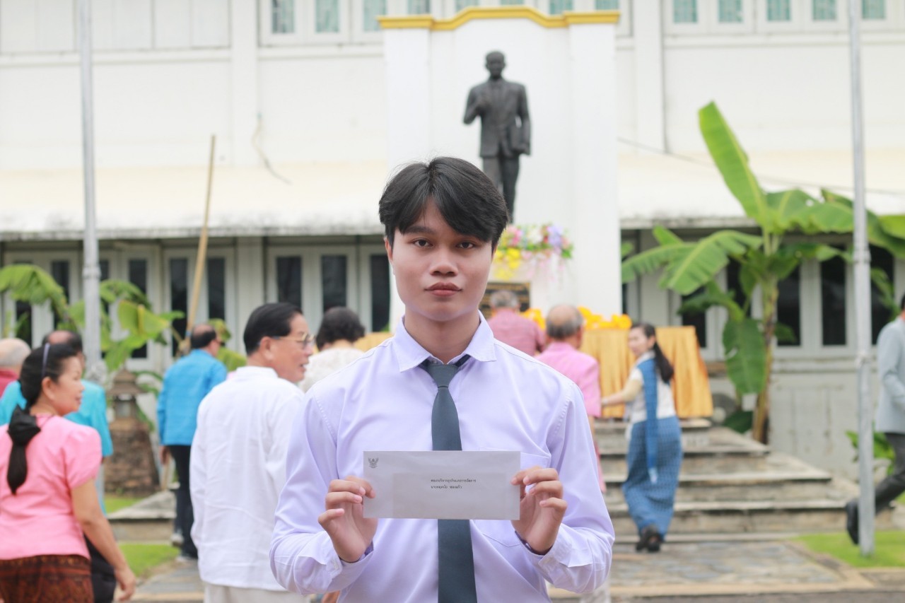 ขอแสดงความยินดีกับนายกฤตนัย ทองแก้ว นักศึกษาสาขาวิชานิเทศศาสตร์ ชั้นปีที่ 3  ได้รับทุนการศึกษามูลนิธิอาจารย์ประสิทธิ์ สุนทโรทก 