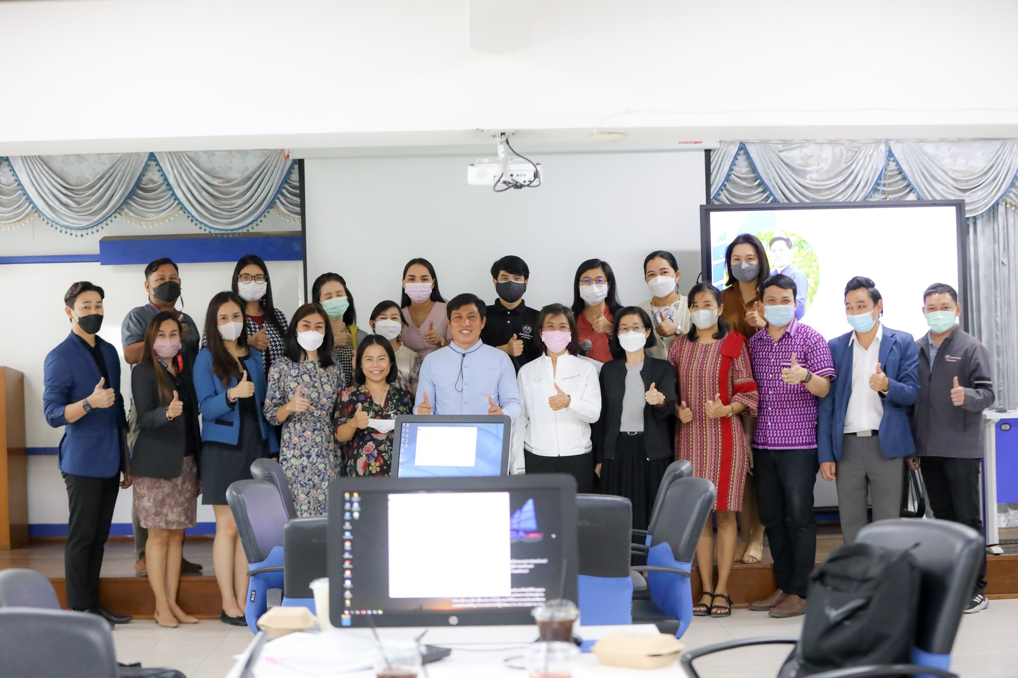 วันที่ 13-5 ธ.ค 65  ณ ห้อง 8201 65 คณะบริหารธุรกิจและการจัดการ มหาวิทยาลัยราชภัฏอุบลราชธานี:จัดโครงการสนับสนุนการเรียนการสอน ระดับบัณฑิตศึกษา กิจกรรมอบรมเชิงปฏิบัติการการให้ความรู้ด้านการพัฒนาที่ยั่งยืน (SDGs) การส่งเสริมการจัดทำผลงานทางวิชาการรับใช้สังคม