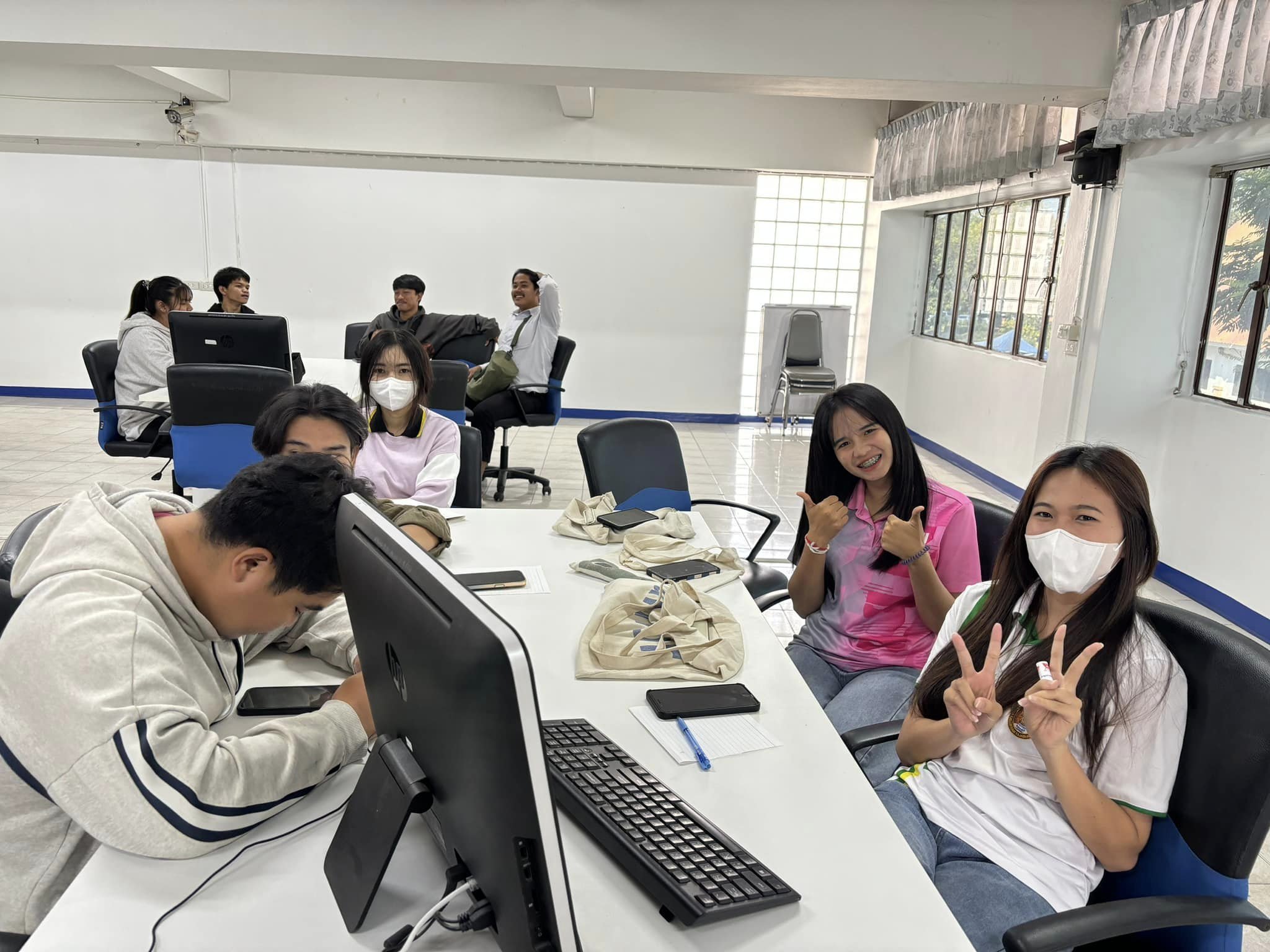 แผนธุรกิจ เรียนสนุก เข้าใจง่าย กับ Business Model Canvas  โดย อ.ดร.รัตนภรณ์ แซ่ลี้ วิทยากรมือหนึ่ง ให้เกียรติร่วมบรรยายในคลาสเรียนของผศ.ดร.อุมารินทร์ ราตรี  รายวิชาการตลาดสำหรับการเป็นผู้ประกอบการ ให้กับนักศึกษาสาขาวิชาสัตวศาสตร์ จาก คณะเกษตรศาสตร์    มหา
